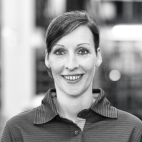 Portrait einer Mitarbeitenden der Produktion.