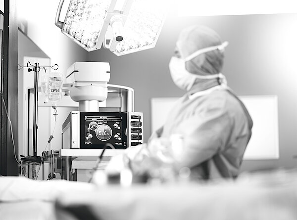 Service Bild mit einem Arzt der das VIO3 verwendet.